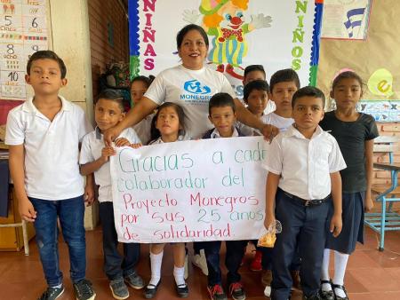 Imagen Visita del alumnado del colegio de Tierz a la exposición "ONG...